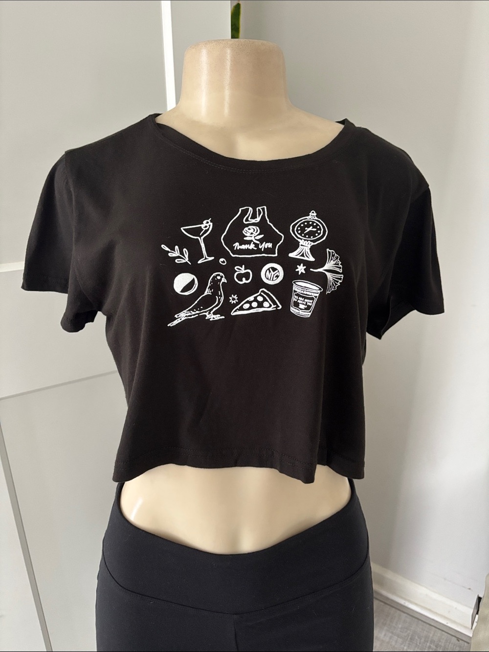 Black Graphic Crop Tee - Casual Women Top